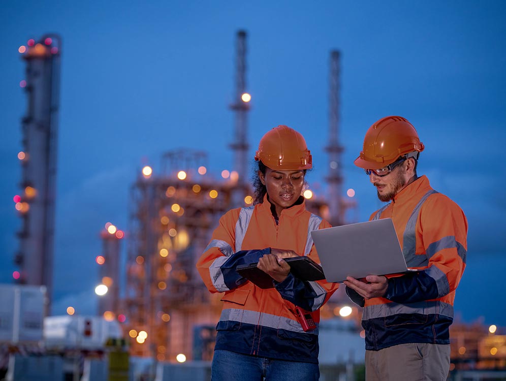 Oil and gas workers at a remote location using a private mobile network from Bell