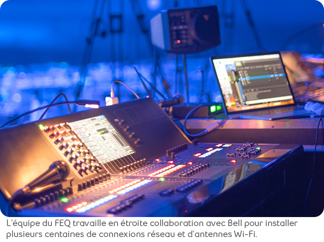 L’équipe du FEQ travaille en étroite collaboration avec Bell pour installer plusieurs centaines de connexions réseau et d’antennes Wi-Fi