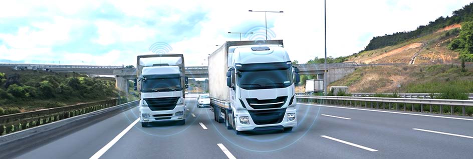 Deux camions utilisant les solutions télématiques automatisées pour véhicules de Bell.