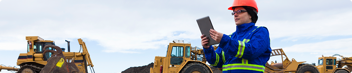 Mine worker using IoT solutions from Bell to enhance operations.